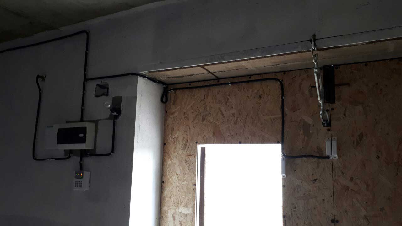 Пример установки охранной сигнализации в гараже